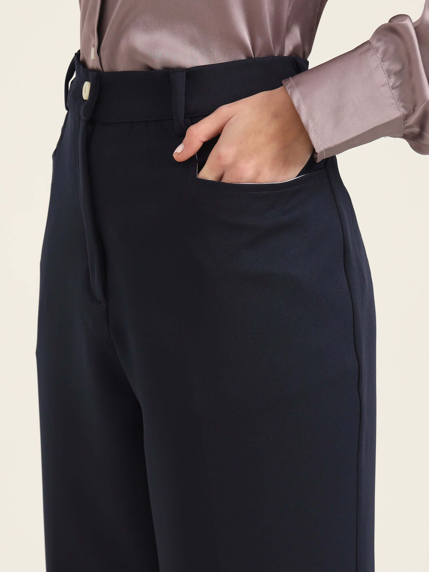 WOMEN'S LUXURY BANANA CREPE NAVY C PANT